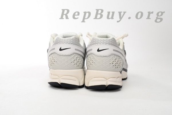 Nike Zoom Vomero 5 Photon Dust Metallic Silver FD0884-025 - Image 3