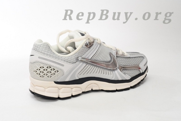 Nike Zoom Vomero 5 Photon Dust Metallic Silver FD0884-025 - Image 8