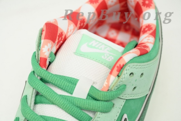Top Version Nike SB Dunk Low Concepts Seaweed Green Lobster BV1310-303, high quality replica Nike SB Dunk, best copy Nike shoes, premium rep sneakers, 1:1 replica Nike Dunk Low, exact copy Nike Lobster, flawless fake Nike SB, perfect clone Nike sneakers, AAA quality replica shoes, unbeatable imitation Nike Dunk