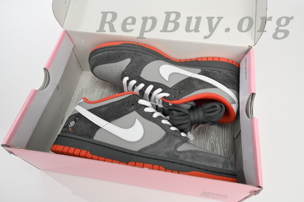 Top Version Nike SB Dunk Low Staple NYC Pigeon 304292-011 - Image 15