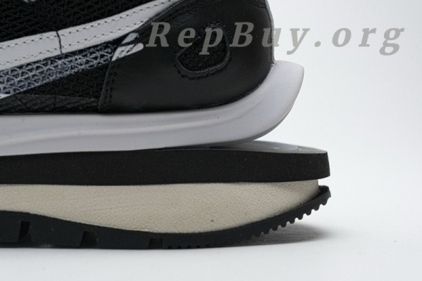 Top Version Nike Vaporwaffle sacai Black White CI9928-001 - 图片 5