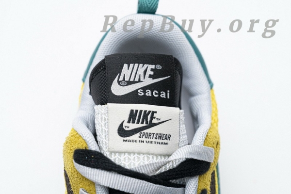 Top Version Nike Vaporwaffle sacai Tour Yellow Stadium Green CV1363-700 - Image 15