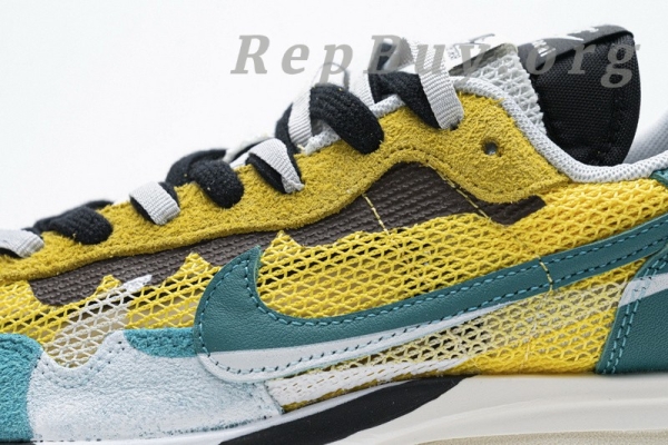 Top Version Nike Vaporwaffle sacai Tour Yellow Stadium Green CV1363-700 - Image 17