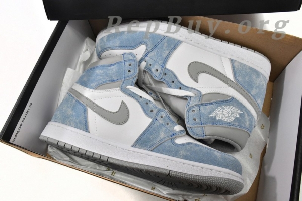 Top Version Air Jordan 1 High OG Hyper Royal 555088-402 - Image 11