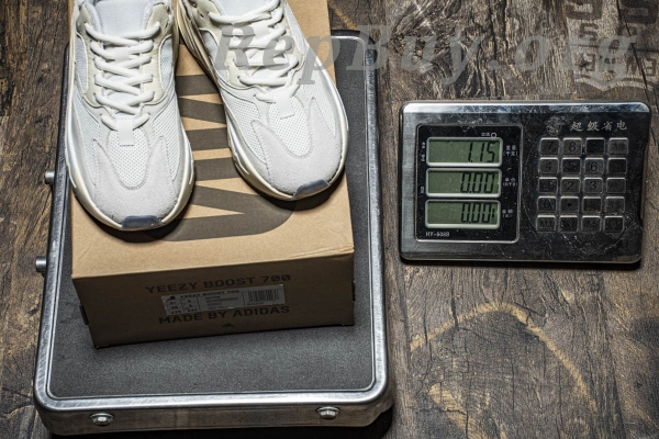Top Version adidas Yeezy Boost 700 Analog EG7596 - 图片 16