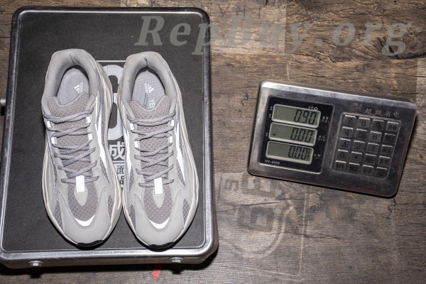 Top Version Yeezy Boost 700 V2 “Static” EF2829 - 图片 38